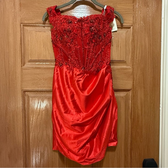 Elegant Red Beaded Mini Dress - Picture 1 of 6